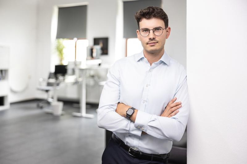 Steuerberater Jan Niesche bei der Arbeit